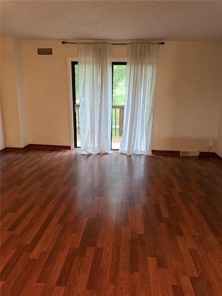Photo - 210 Woodhaven Dr