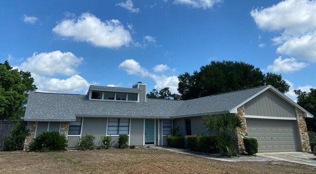 Building Photo - 215 Cambridge Dr