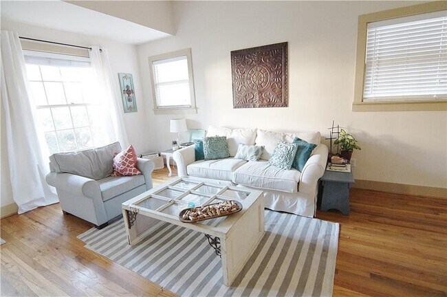 Photo - 3911 Willbert Rd