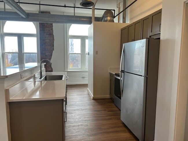 Photo - Flowers Building Condominiums Convenient To Downtown!!