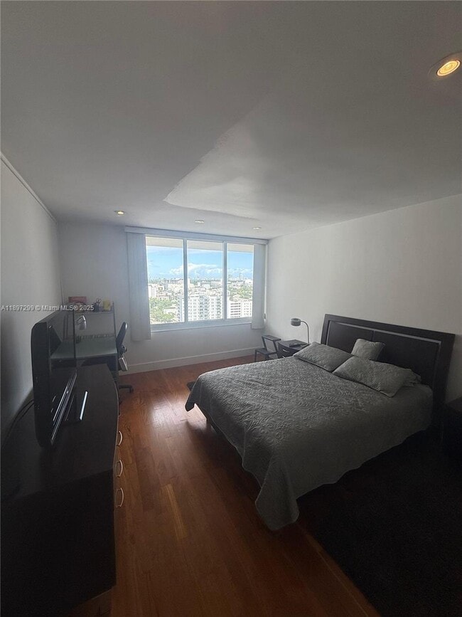 Photo - 1200 West Ave Unidad PH17