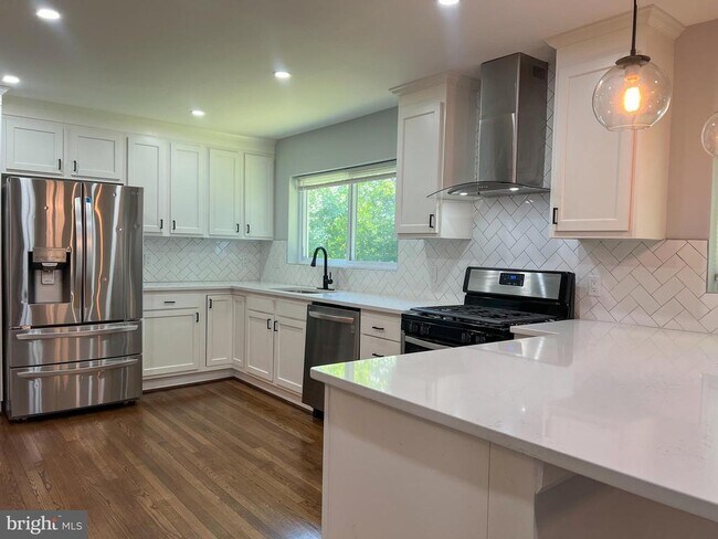 Photo - 405 Wolftrap Rd SE