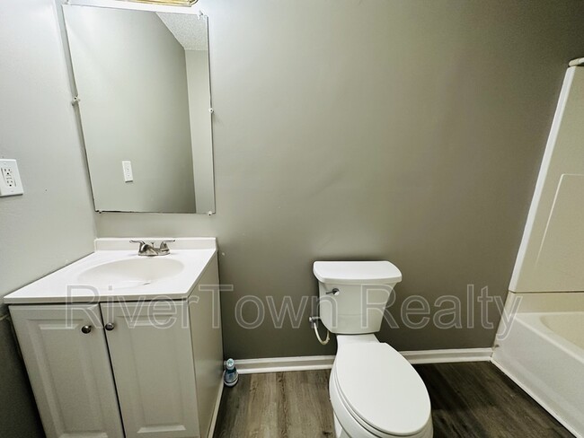 Photo - 715 Ayers St