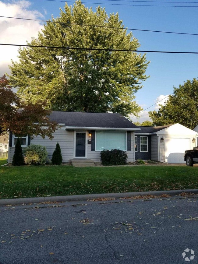 Front of the house - 6 Friendly Ln Rental
