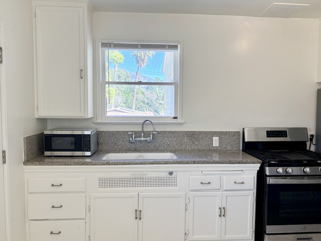 Photo - 2338 Keeler St