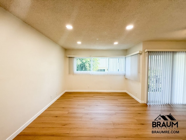 Photo - 5252 Hermitage Ave Unit 5