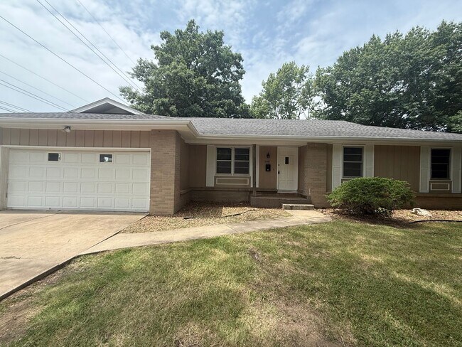 Building Photo - LOCATION! Check out this spacious 3 bedroom with 2.5 baths!