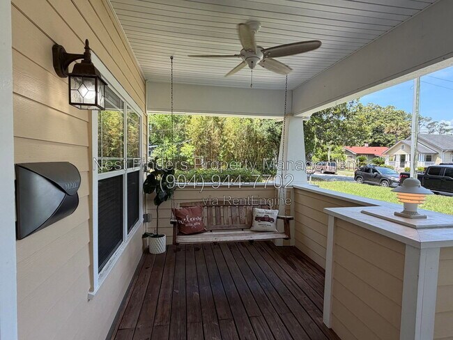Photo - 3886 Walsh St