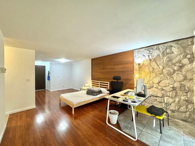 Photo - Beautiful Ground-Floor Condo Near Microsoft Unit G103