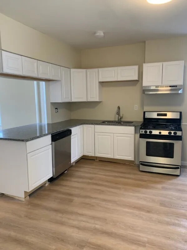 Photo - "Charming 3-Bed Oasis at 57 1/2 Saratoga Ave – Spacious 1250 Sq Ft in Waterford, NY!" Unit 2N