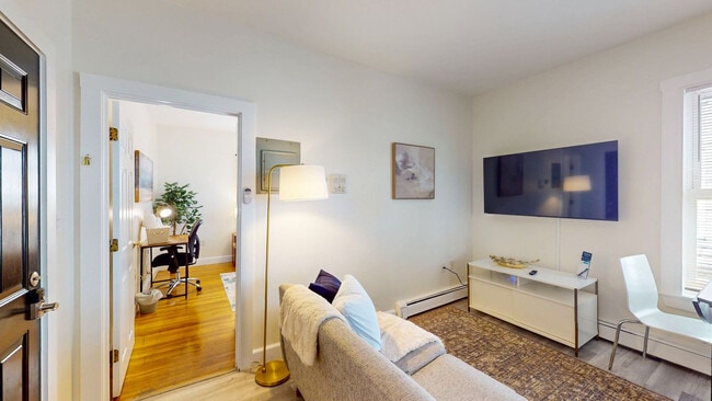 Building Photo - 22 Hews St Rental
