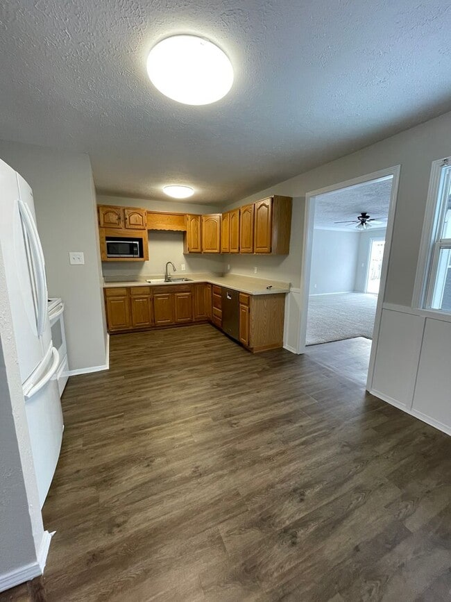 Photo - Great 4 Bedroom Home for Lease!