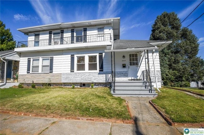 Photo - 2243 2nd St