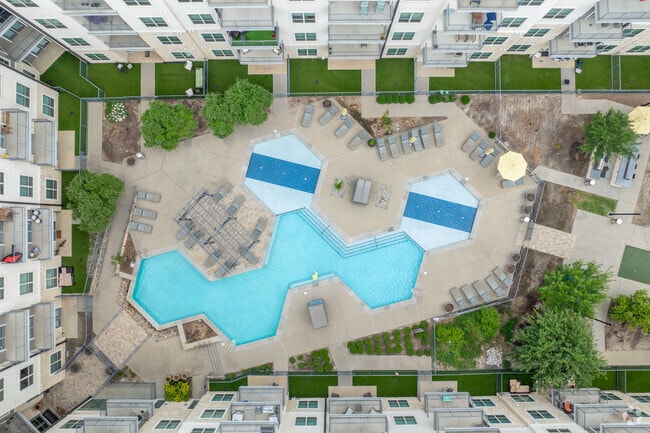 Pool - Promenade at Las Colinas