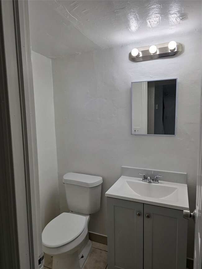 Photo - 20 NW 7th Ave