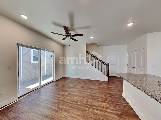 Photo - 33047 Lookout Ln