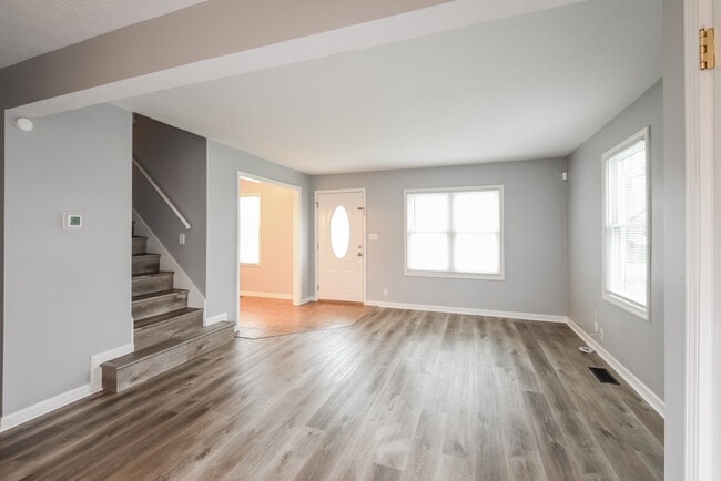 Photo - 720 Meadow Ln