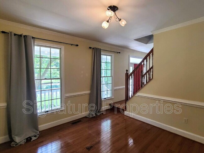 Photo - 105 Oakwood Dr