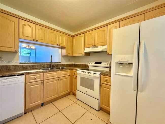 Photo - 10875 SW 112th Ave Unit 115
