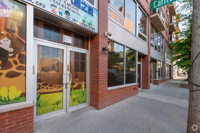 Photo - 35-19 Leavitt St