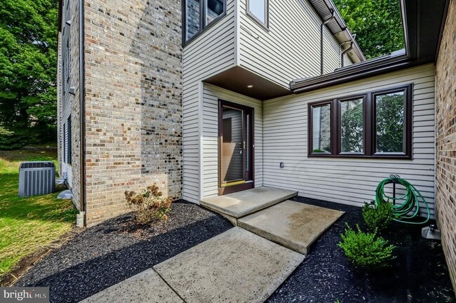 Photo - 207 Steeplechase Cir
