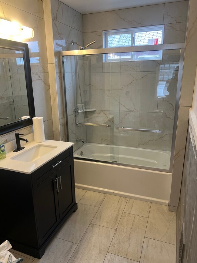 Building Photo - 1013 Eagle St Unit Second floor