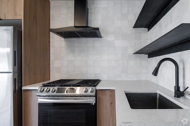 1 habitación, 1 baño, 450 pies cuadrados, cocina - CrestHaus Apartments, LLC