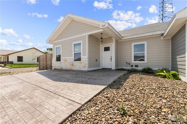 Building Photo - 9 W 5th St