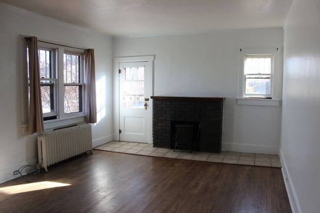 Photo - LARGE 3 bedroom in Old Broadmoor