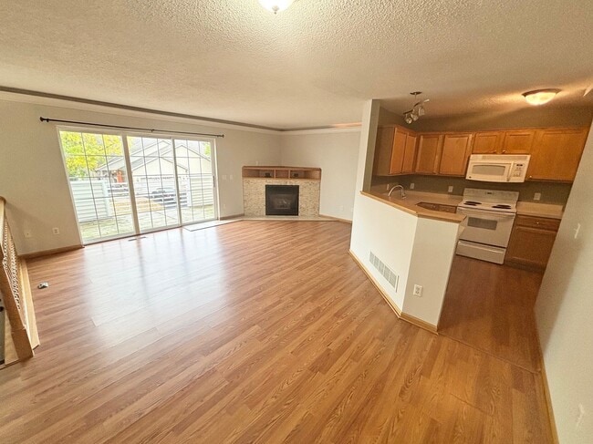 Photo - 7049 Lockslie Way