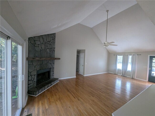 Photo - 1995 Holly Cove Rd