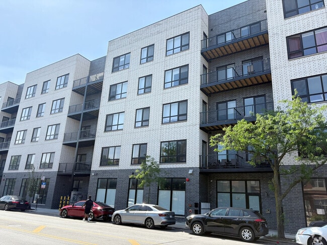 Building Photo - 2127 W Madison St Unit 309 Rental