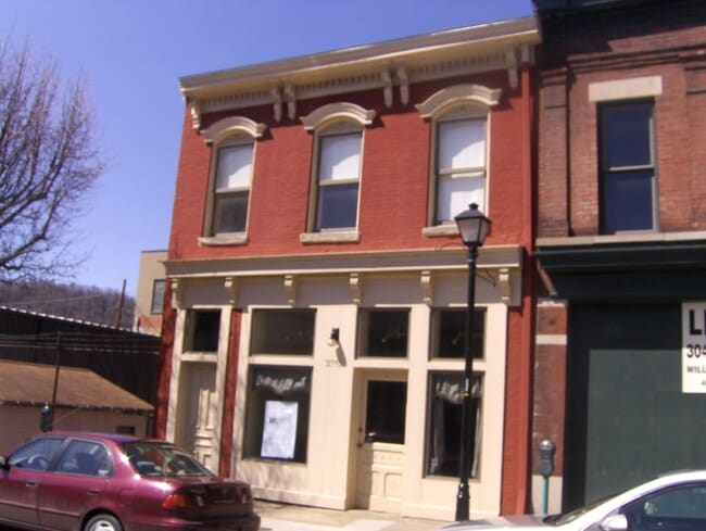 Building Photo - 2215 Market St Unit 2215 Market St.