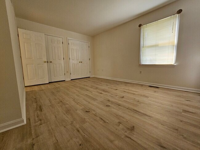 Photo - 3917 Hawthorne Rd
