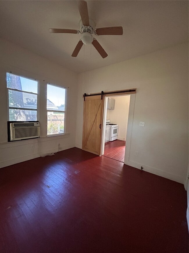 Photo - 6737 Ave E