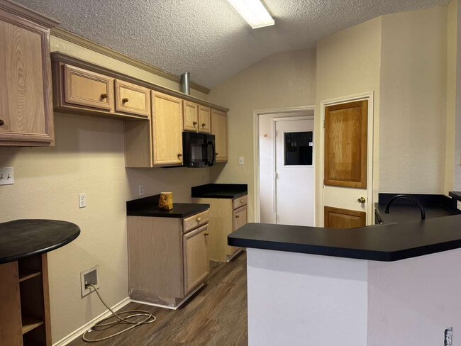 Photo - 801 McCully St