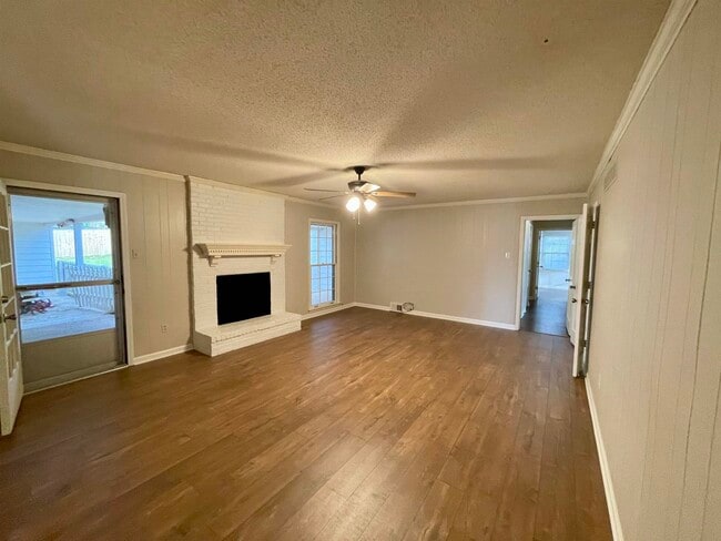 Photo - 2420 Stratfield Dr
