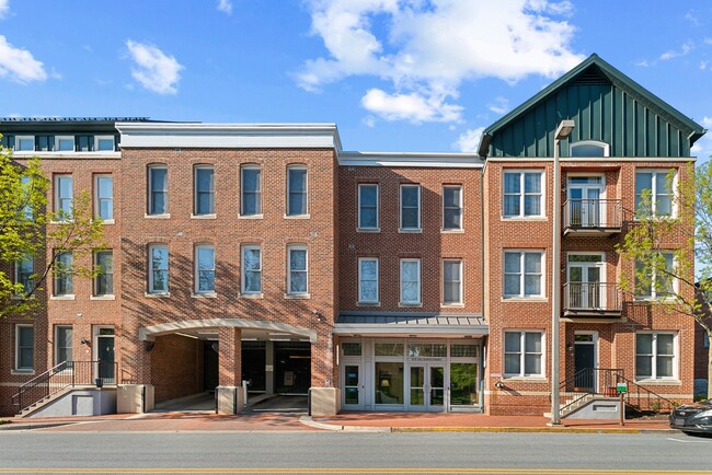 Building Photo - 35 E All Saints St