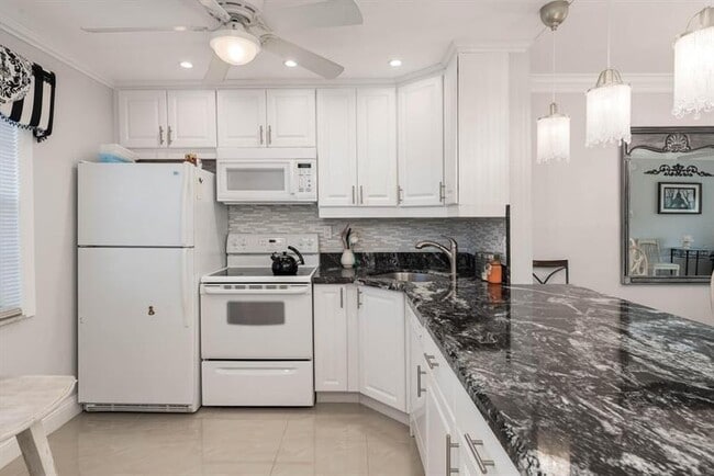 Photo - 7300 NW 5th Ct Unidad 102