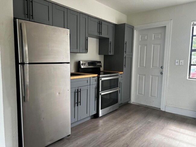 Photo - 1197 W 35th St Unidad 1 Rental