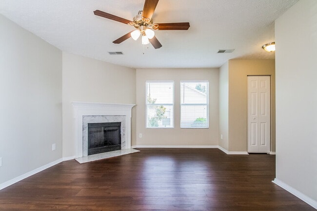 Photo - 2109 Carlton Ln