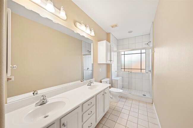 Photo - 2406 Calumet St