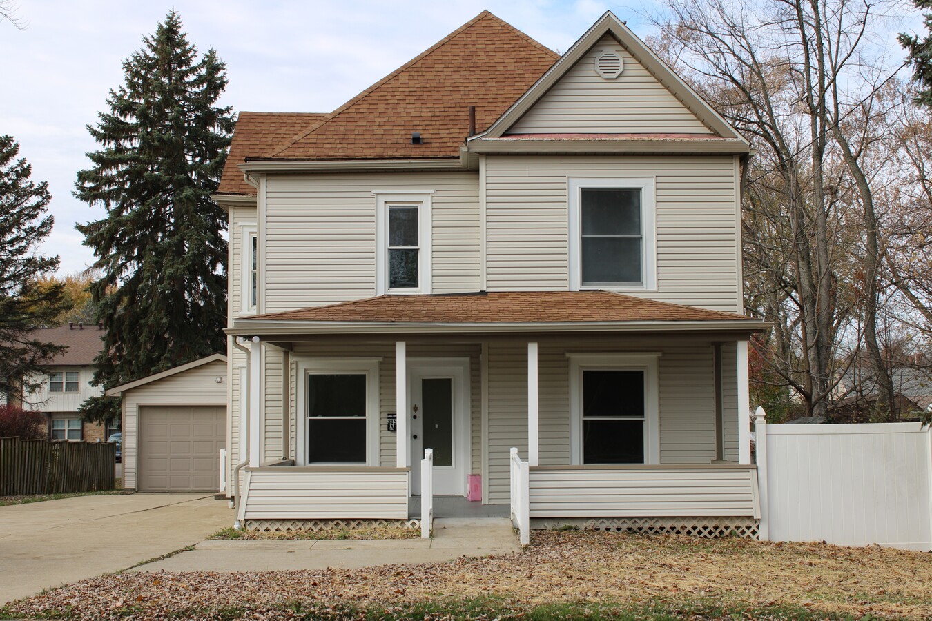 Photo - 315 Royer Ave NW