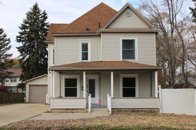 Building Photo - 315 Royer Ave NW