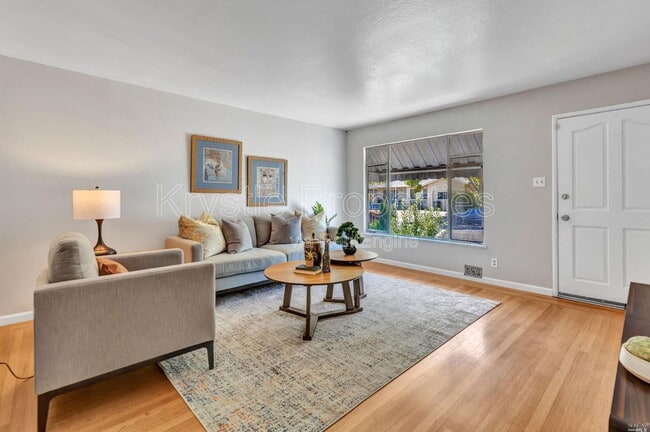 Photo - 380 Pepper Dr