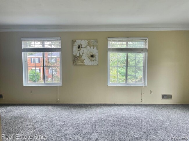 Photo - 688 E Fox Hills Dr