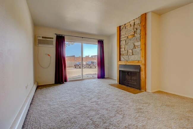 Building Photo - Fully Furnished ! Apartment in the Heart o... Unit 105