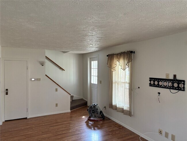 Photo - 2096 Norton St