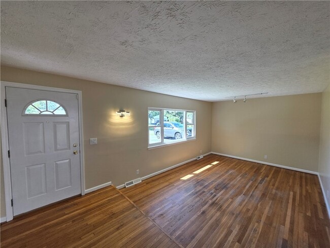 32 Golden Rod Ln