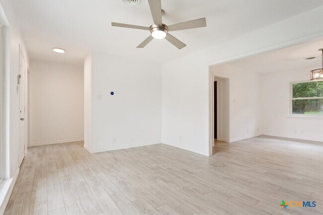 Photo - 1304 Metropolitan Dr